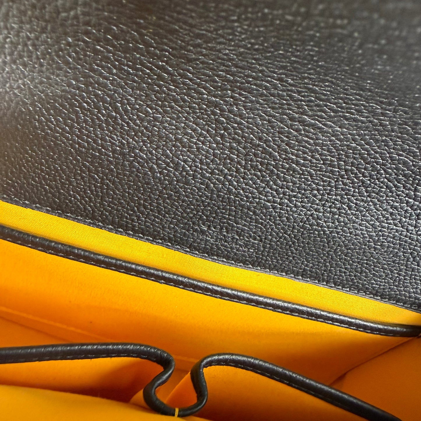 Black PM Belvedere Messenger