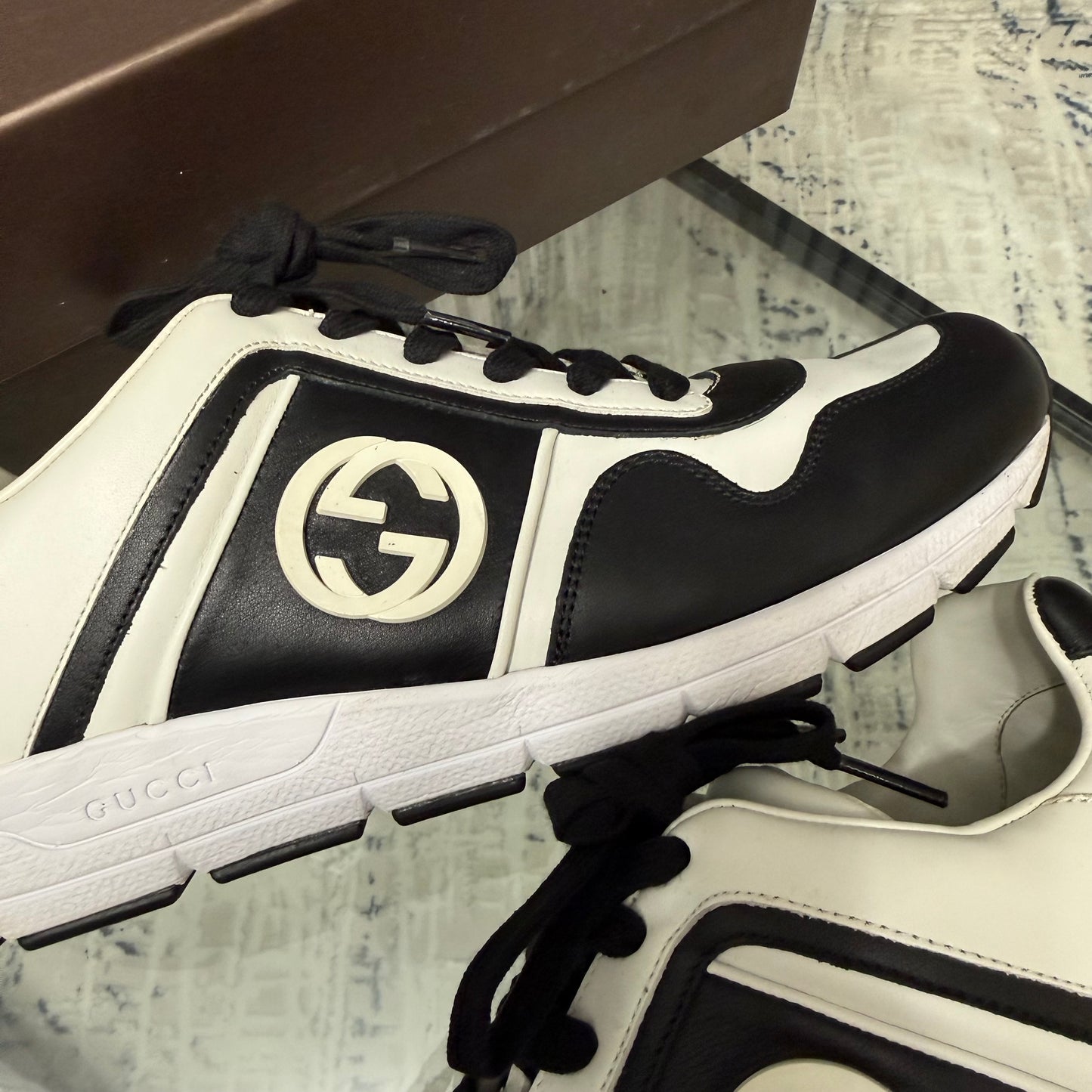 Black/White Runners