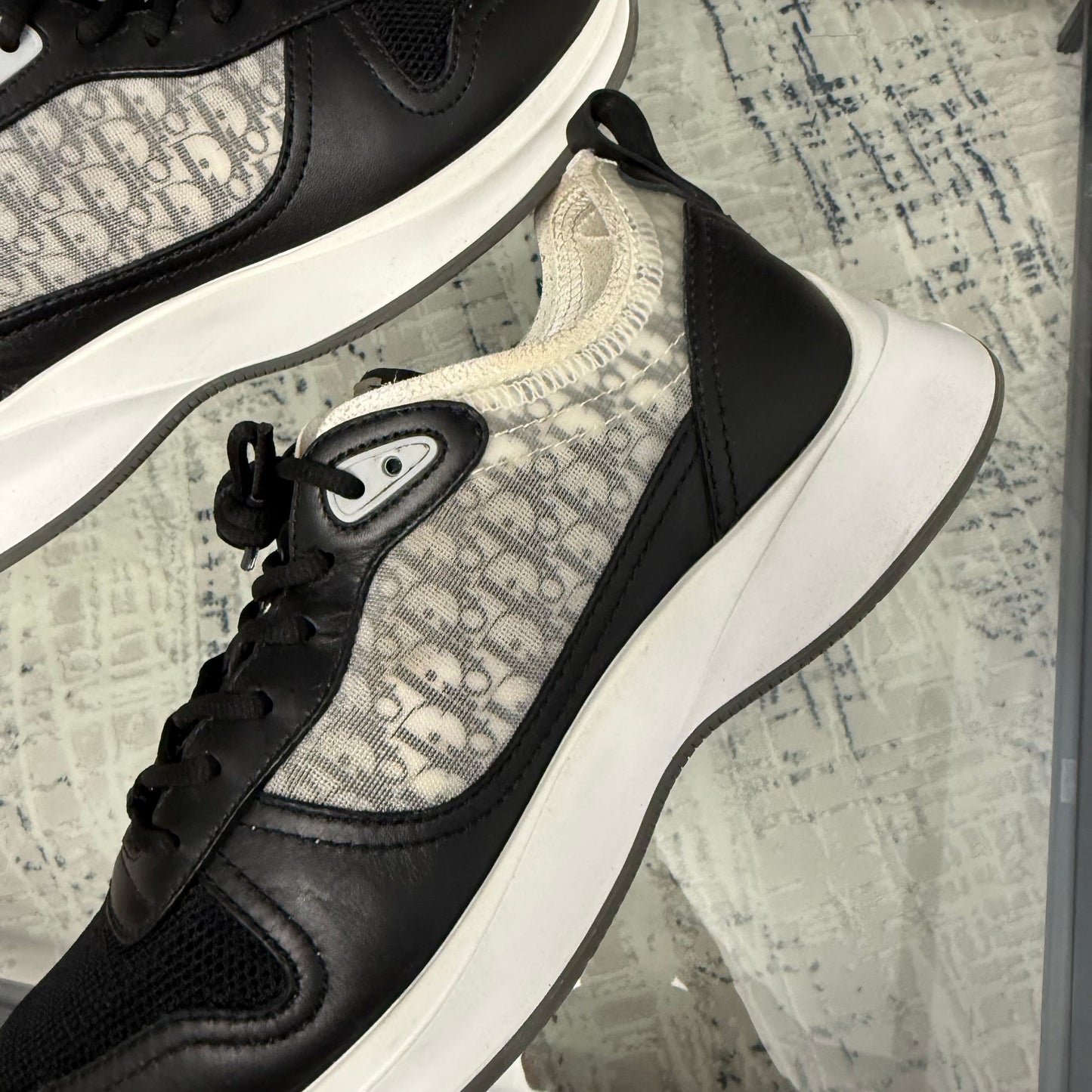 Black/Grey B25