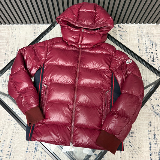 Burgundy Lunetierr