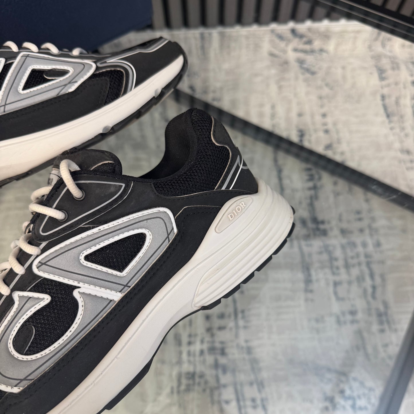 Black/White B30