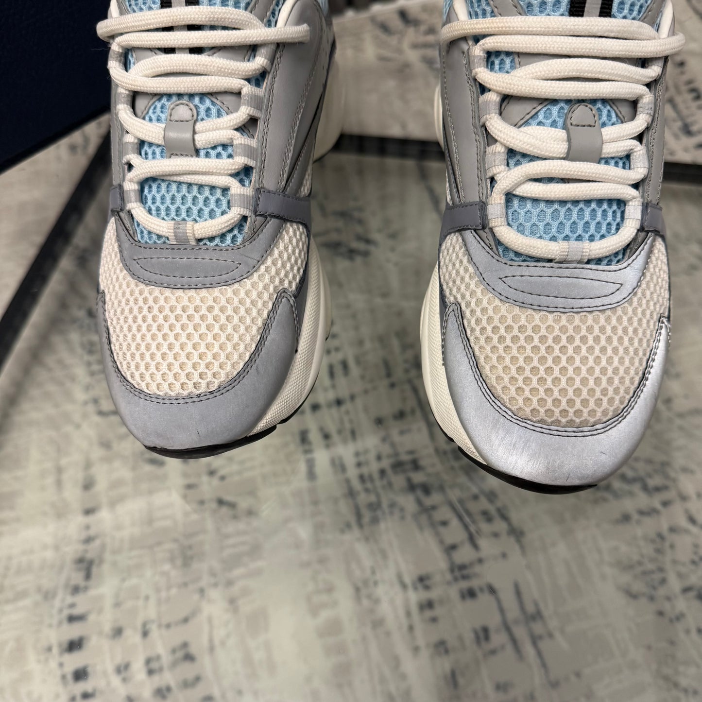 Baby Blue B22 Eu 39