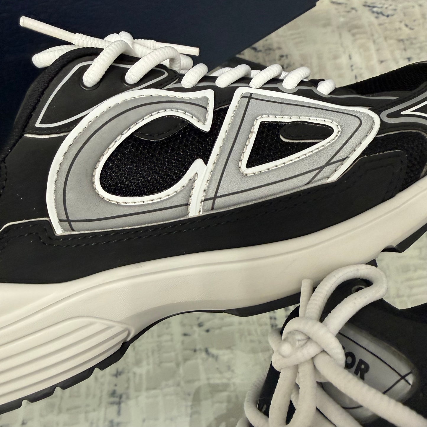 Black/White B30