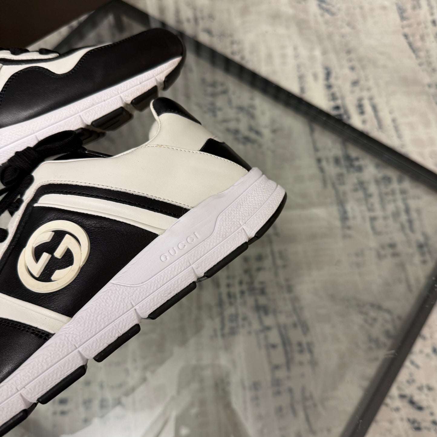 Black/White Runners