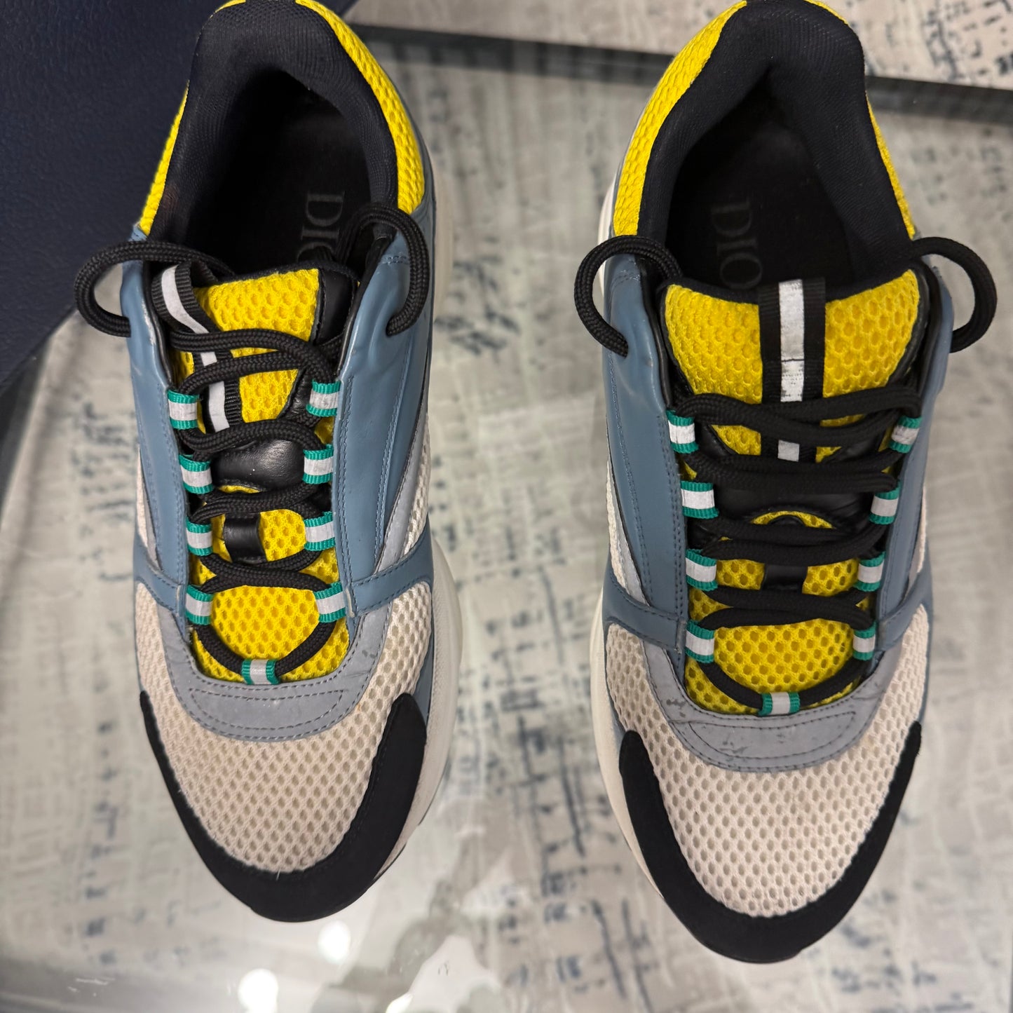 Yellow/Blue B22