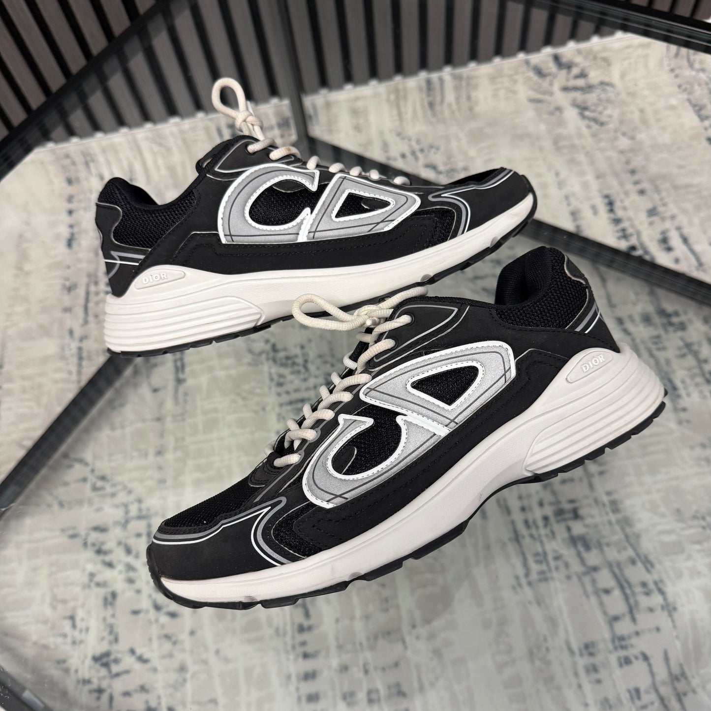 Black/White B30