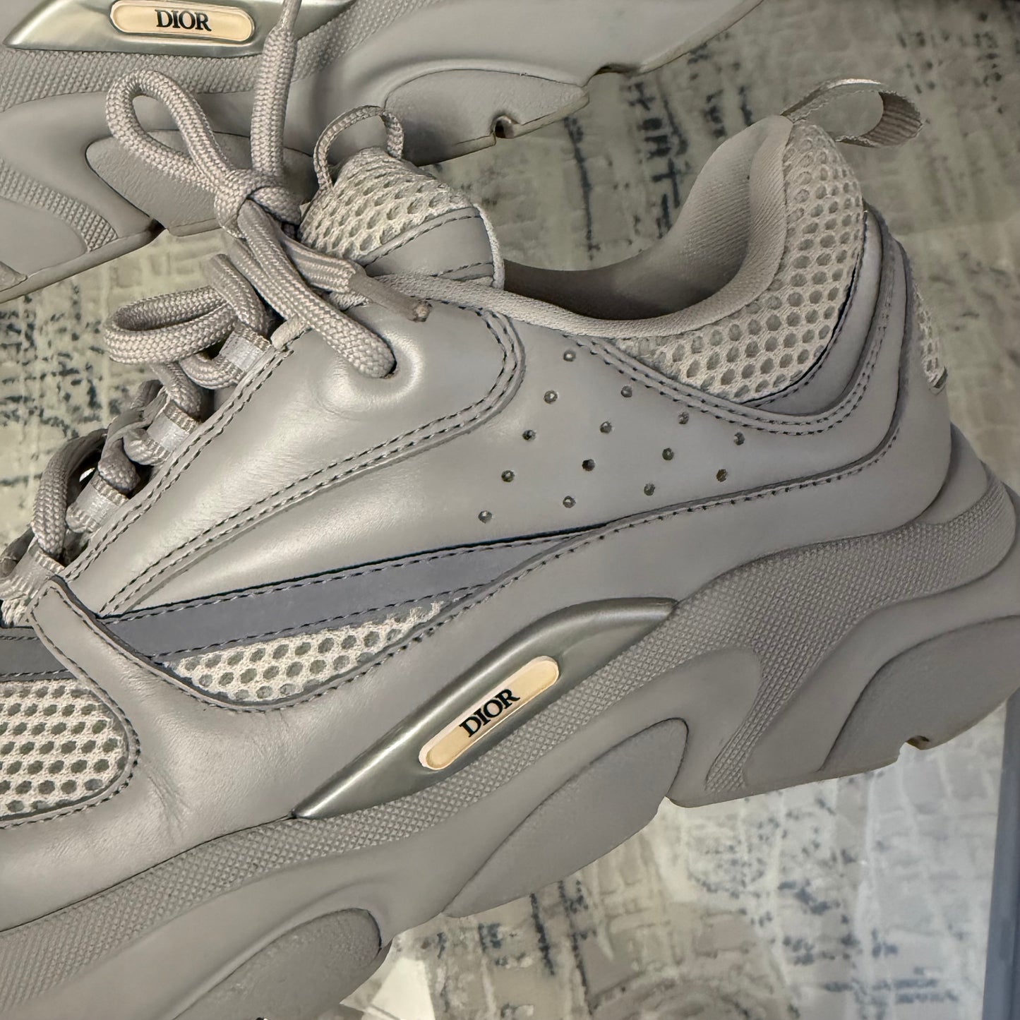 Grey B22